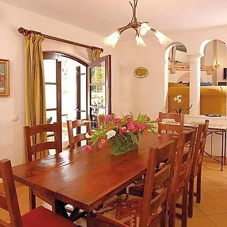 Villa Olhos De Agua Sleeps 8 Pool Air Con T433420 *